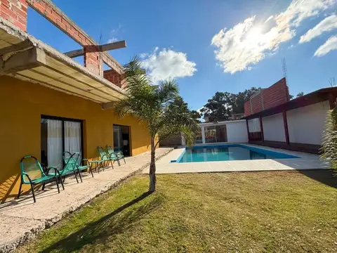 Casa en Venta con 3 cocheras