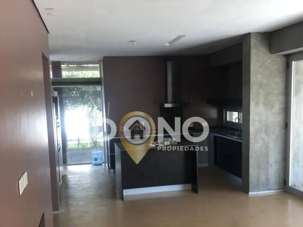 Casa - 270  m² Cubierta | 6 dormitorios | 7 años | 4 baños | 7 ambientes | 2 cocheras