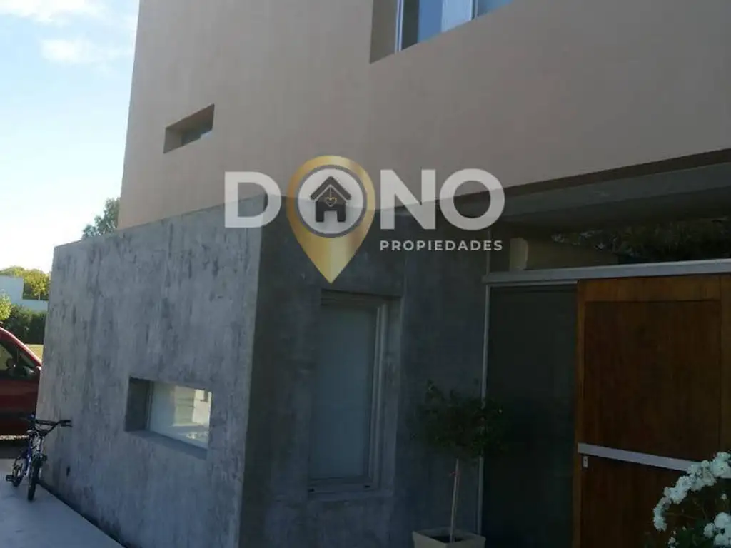 Casa en Venta - 6 dormitorios - USD 600.000