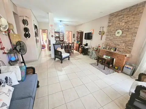 Casa 5 ambientes con 2 baños