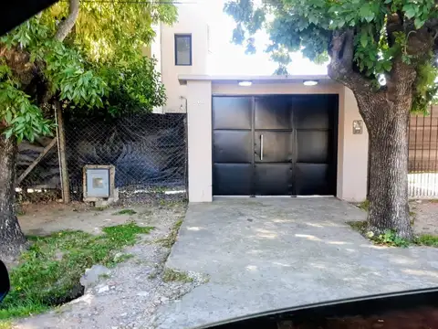 Casa en Venta en La Plata [Cod: ]