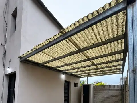 Casa 4 ambientes con 2 baños