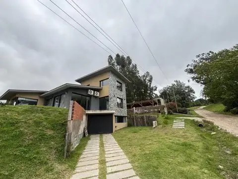 Venta Importante Chalet 6 ambientes con Piscina. Sierra de los Padres
