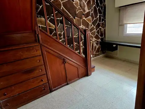 Casa en venta Munro 5 dormitorios con playrom y pileta