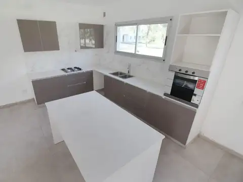 Casa 5 ambientes con 3 baños