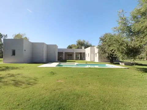 Venta casa 5 ambientes en Pilar