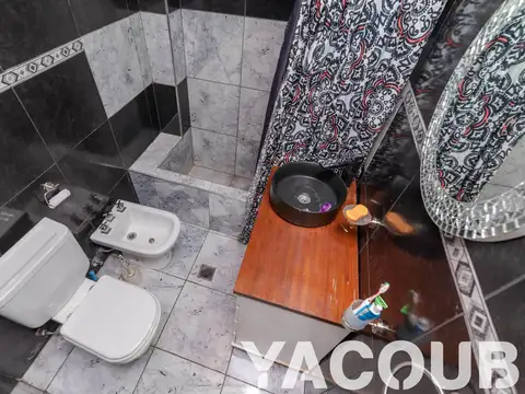 Casa 8 ambientes con 3 baños