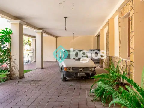 Casa en Venta con 4 cocheras