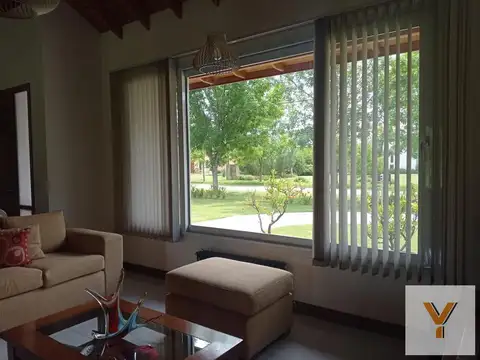 Casa 6 ambientes con 2 baños