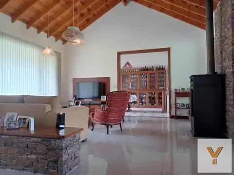 Casa en venta - 3 Dormitorios 2 Baños - Campos de Roca II