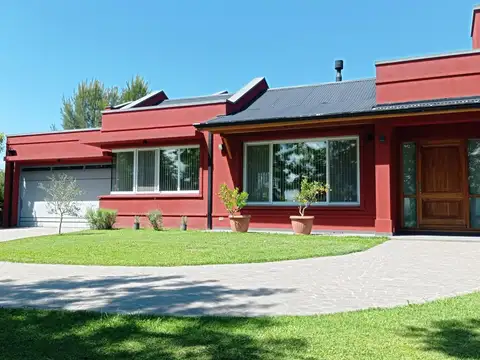 Casa en venta - 3 Dormitorios 2 Baños - Campos de Roca II
