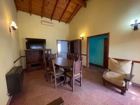 VENTA CASA 3 AMB COCHERA Y PILETA EN V. DE MAYO