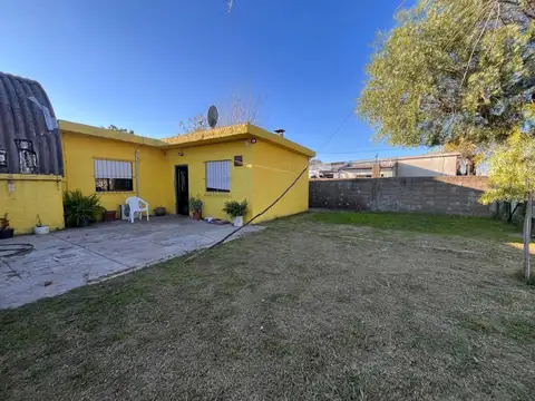 CASA EN VENTA CON AMPLIO TERRENO Y GALPON