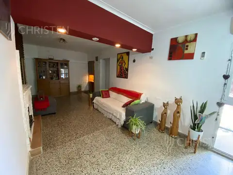 Casa 7 ambientes con 2 baños