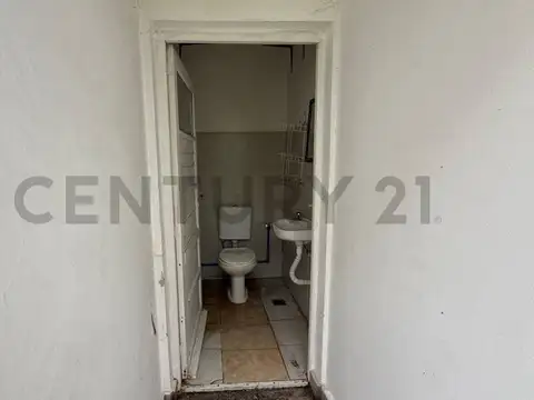 VENTA CASA 3 AMBIENTES CON COCHERA Y DEPARTAMENTO