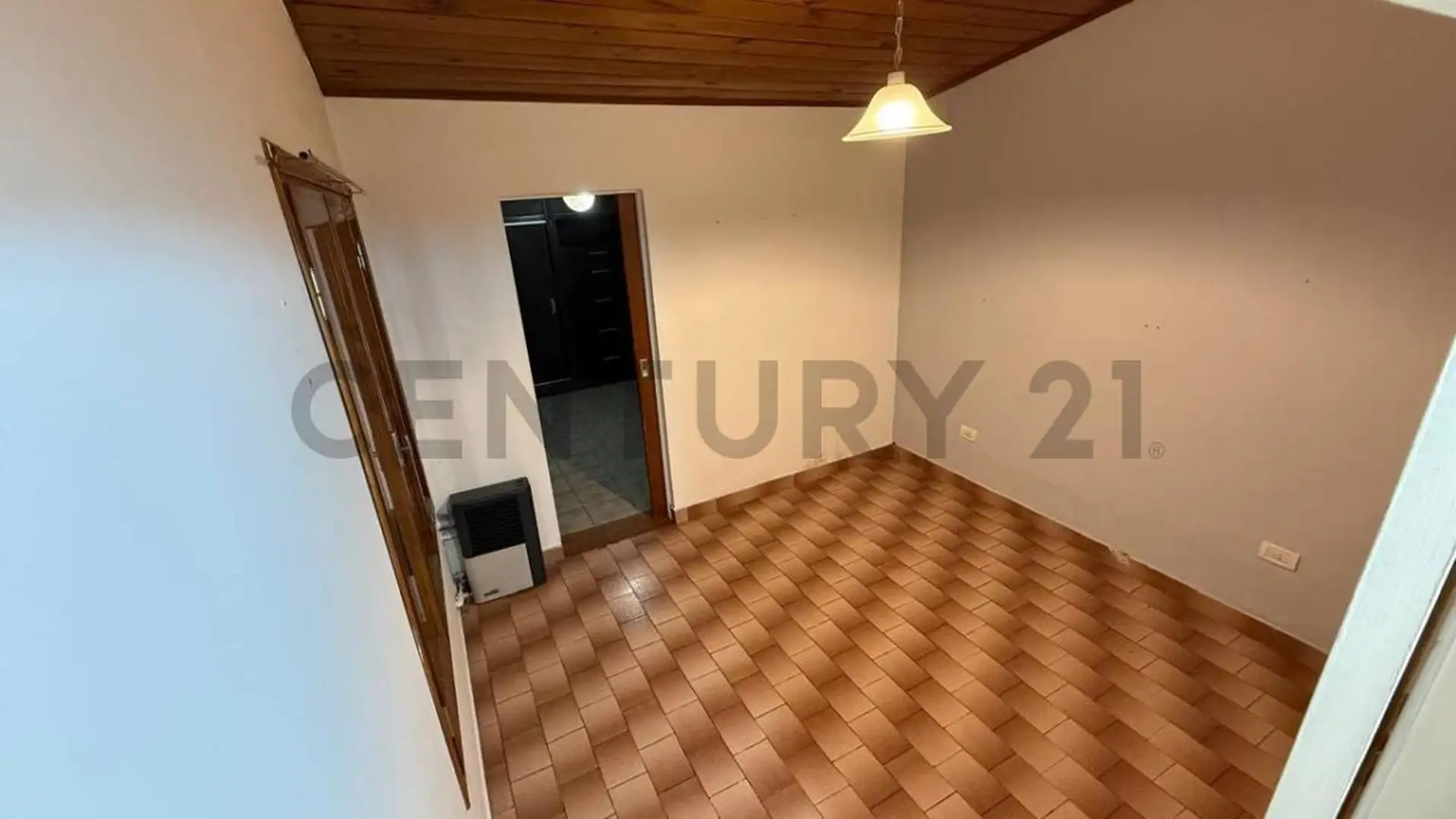 Casa 3 ambientes con cochera y departamento