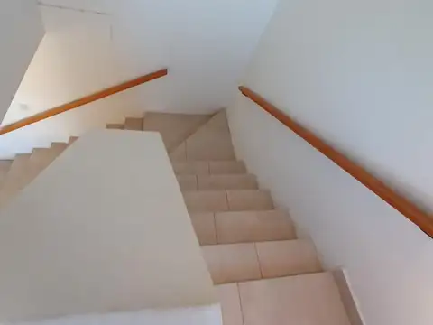 Casa en Alquiler con 1 cochera