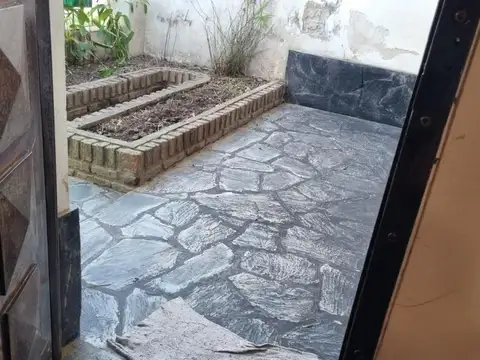 Casa 3 ambientes con 1 baño