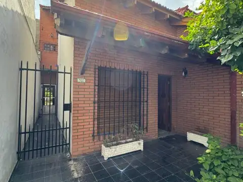 CASA A LA VENTA EN BELLA VISTA DE 4 AMBIENTES