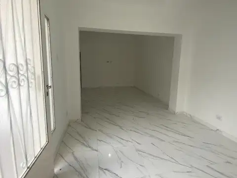 Casa 3 ambientes con 1 baño