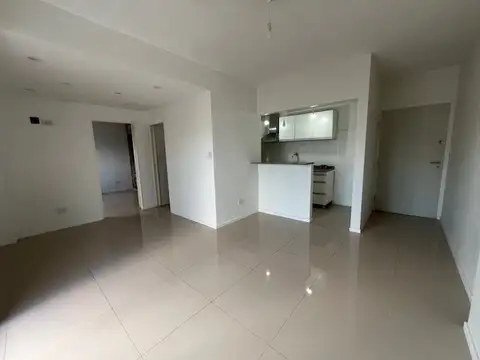 Venta departamento 2 ambientes, al frente con balcón terraza, todo hecho a nuevo en Flores
