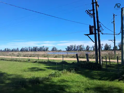 Chacra en venta de 45000m2 ubicado en Canelon Chico. Tajamar. Galpones.
