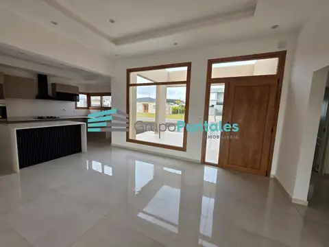 Casa a estrenar en Barrio San Felipe Canning con piscina y vista a espacio verde