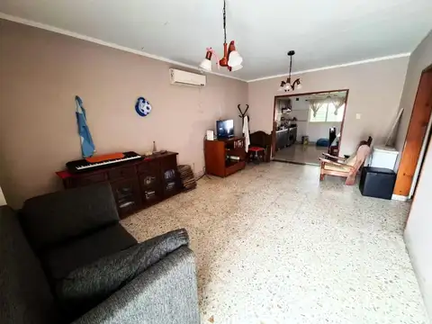 Casa 5 ambientes con 2 baños