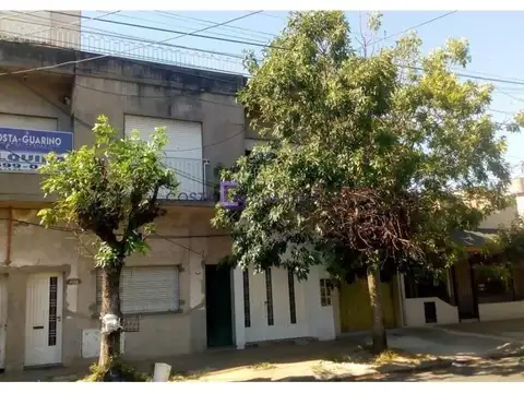 PH de 4 ambientes a refaccionar en primer piso al frente con balcón y terraza