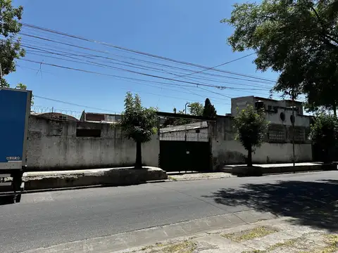 Venta Depósito 3915m2 cubiertos en Barracas