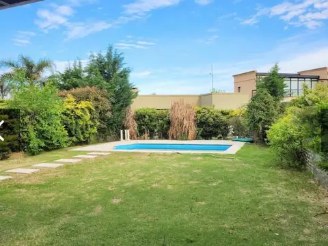 VENTA CASA 5 AMB DOBLE COCHERA PILAR DEL ESTE
