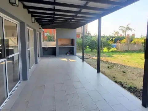 Casa 5 ambientes con 3 baños