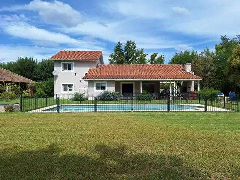 Casa en Venta con 2 cocheras