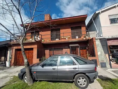 Casa en 2 Plantas - Lanús Oeste