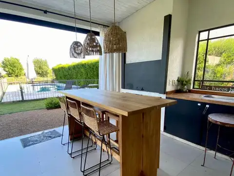 Casa 7 ambientes con 3 baños