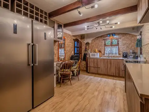 Casa parque 2000m2 Venta Barrio El Cazador piscina