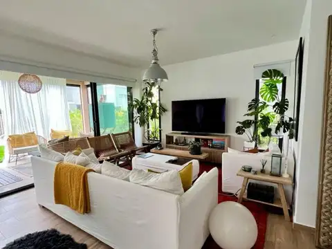 Casa 5 ambientes con 4 baños