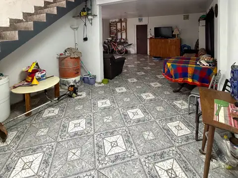 Casa 8 ambientes con 3 baños