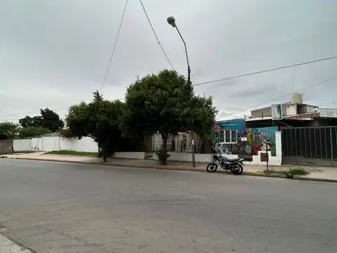 Casa en venta mas local comercial Parque Republica