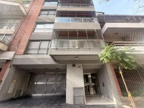 Piso de 3 ambientes con cochera en venta en Caballito