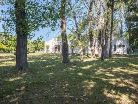 Casa en Venta con 3 cocheras
