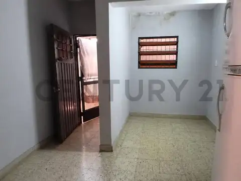 Venta Casa de 2 Dormitorios con cochera + comodin en Villa Diego