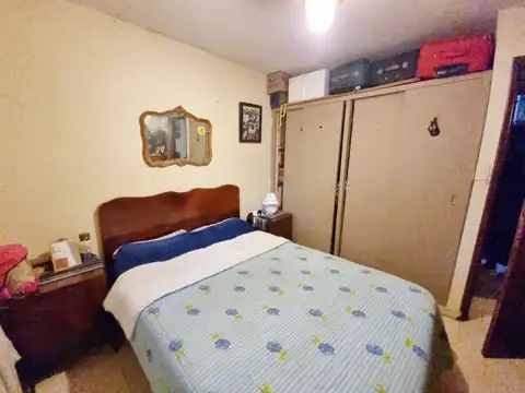 Casa 3 ambientes con patio- Dante Alighieri bis y Juan A. Peña