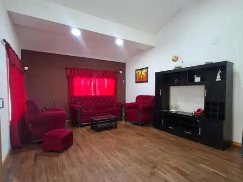 Casa 5 ambientes con 1 baño