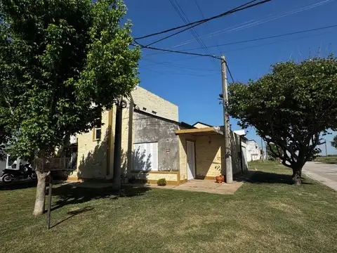 VENTA CASA 4 DORMITORIOS -  Humboldt, Santa Fe.-
