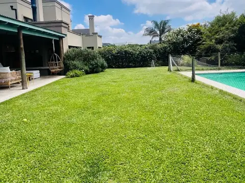 Casa en Alquiler con 4 cocheras