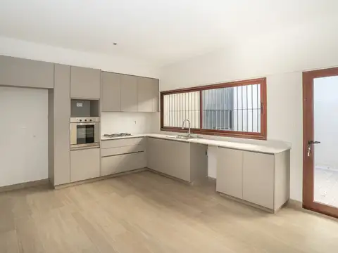 PH tipo Casa con Garage y Patio! Totalmente reciclado .
