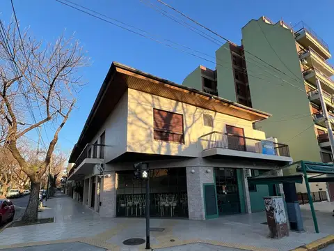 PH tipo Casa con Garage y Patio! Totalmente reciclado .
