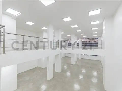 VENTA OFICINA DE 2 PLANTAS REFACCIONADA A NUEVA EN RECOLETA EXCELENTE OPORTUNIDA