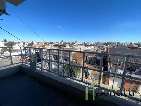 DEPARTAMENTO MONOAMBIENTE AL FRENTE. C/ ascensor.